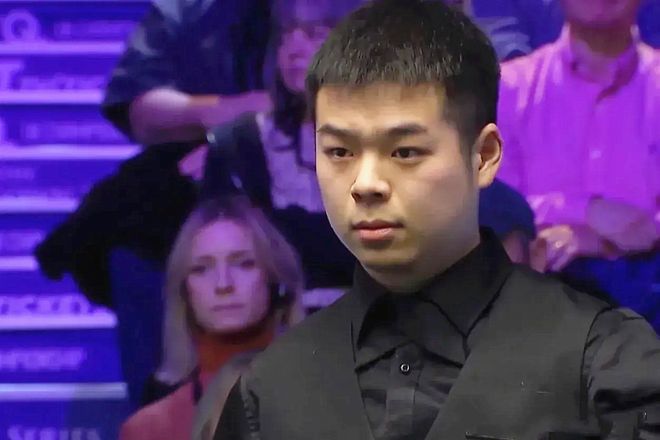 两人来到决 两人来到决