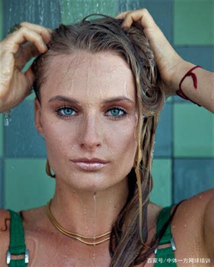 不少牌友坚 不少牌友坚